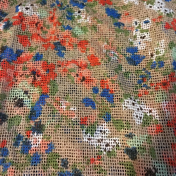 🌼Floral tank🌼 - Picture 2 of 3