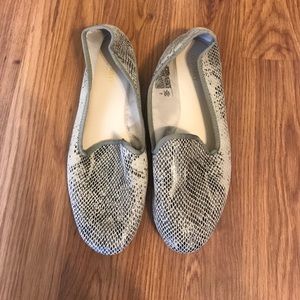Snakeskin print loafers