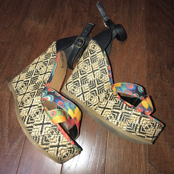MIA Platform Wedge Sandals - Picture 1 of 7