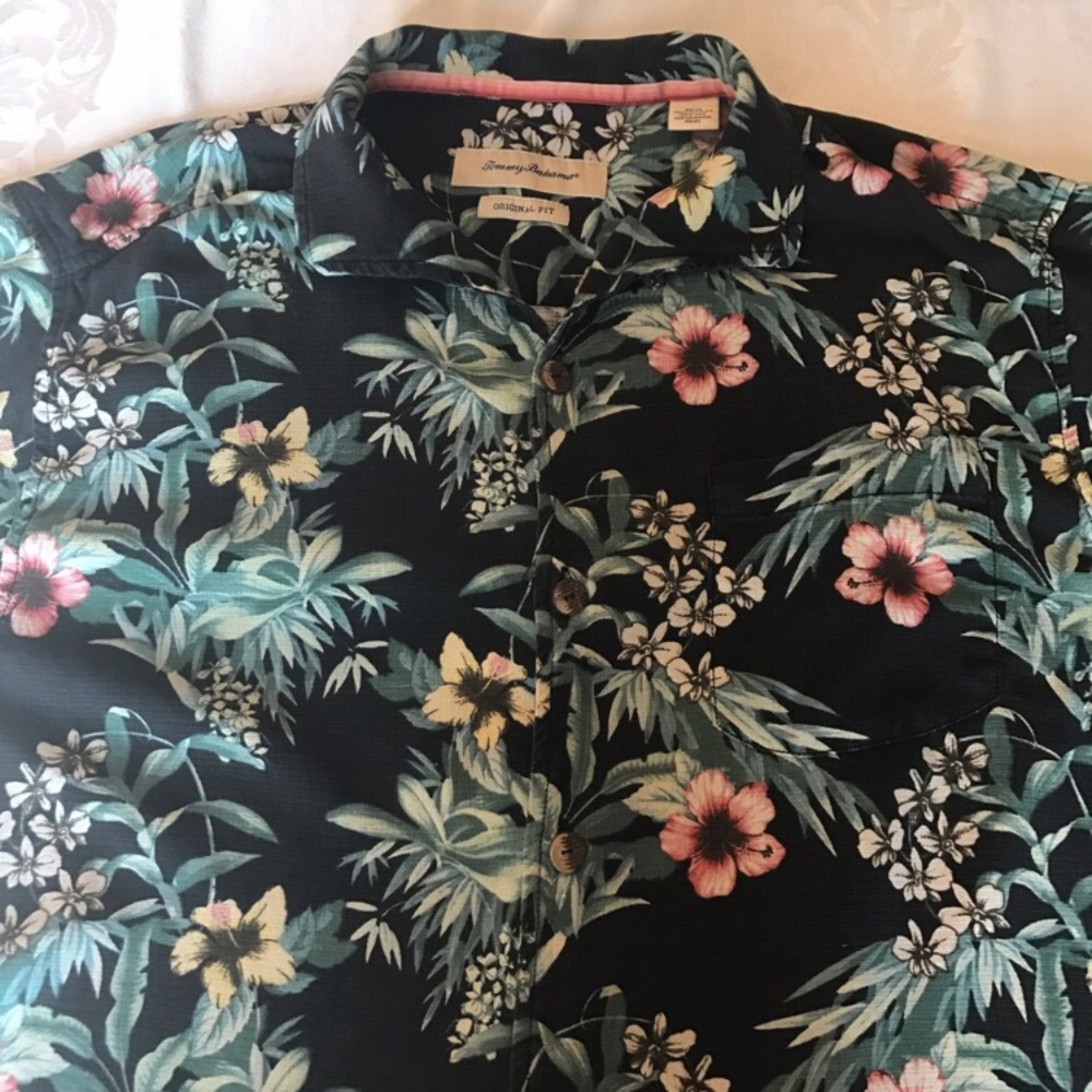 Men's Tommy Bahama short sleeve shirt