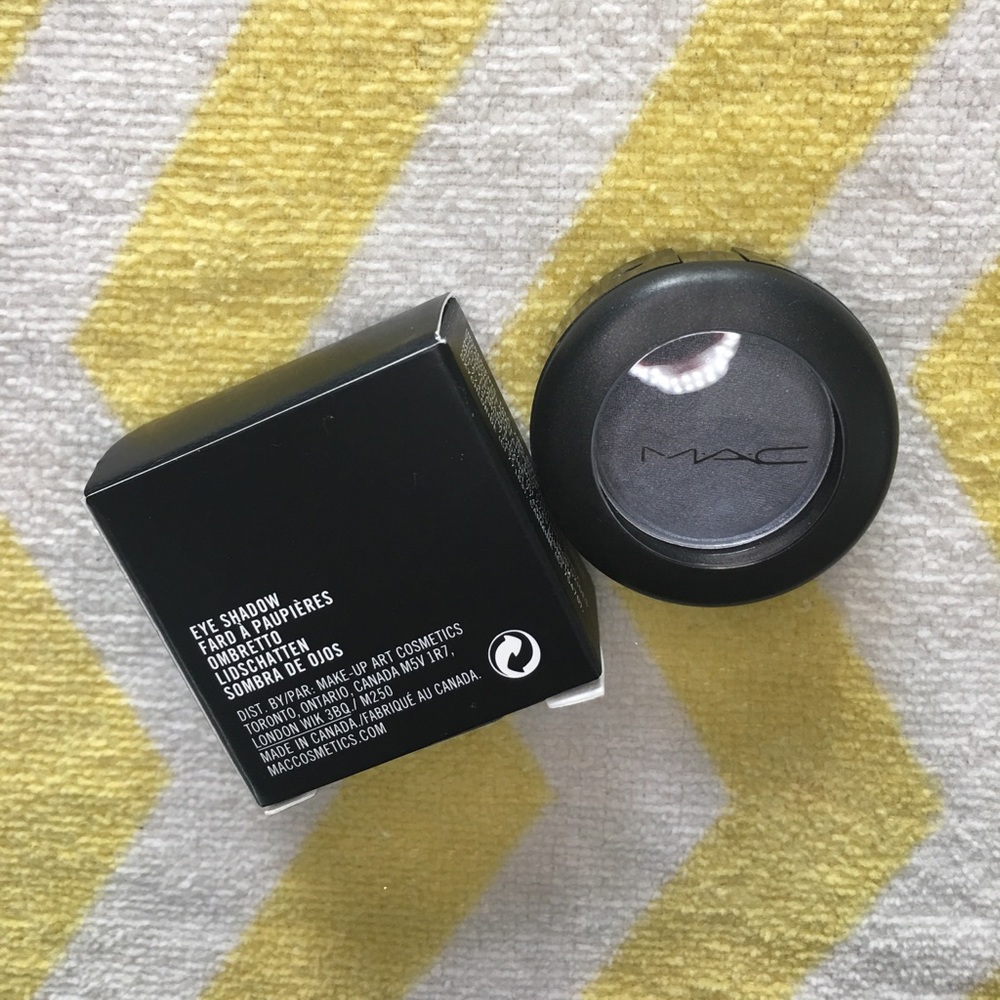 M•A•C Cosmetics Swan Lake Eyeshadow