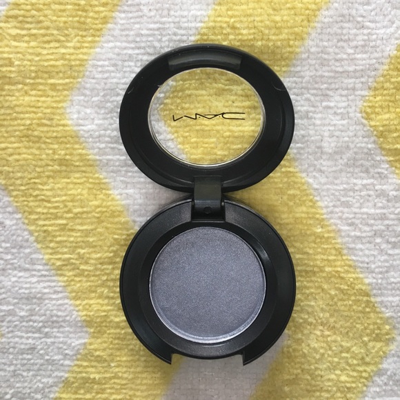 M•A•C Cosmetics Swan Lake Eyeshadow - Picture 2 of 2