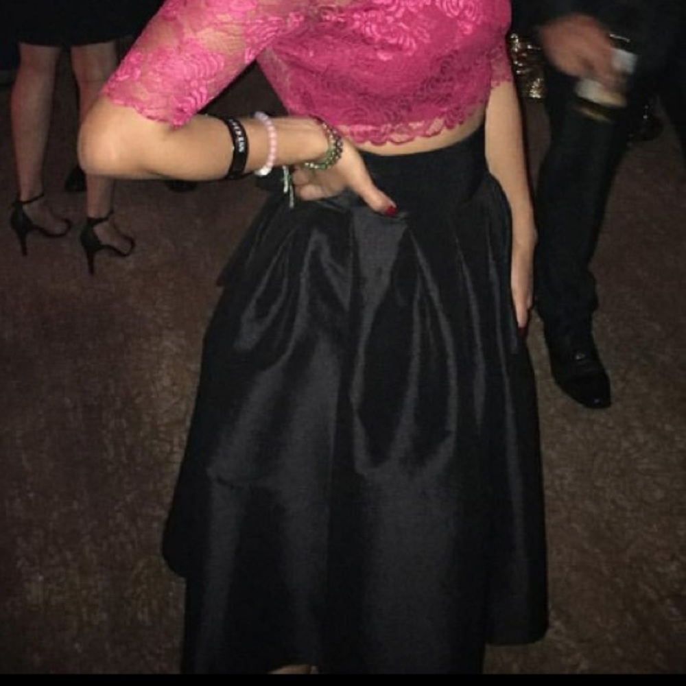 Black flowy dressy skirt - Picture 1 of 3