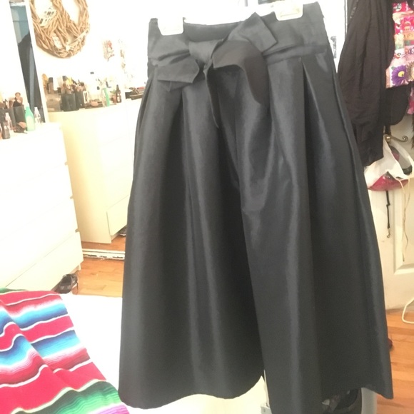 Black flowy dressy  skirt - Picture 2 of 3