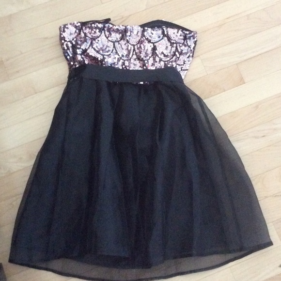 Party dress - Picture 2 of 4