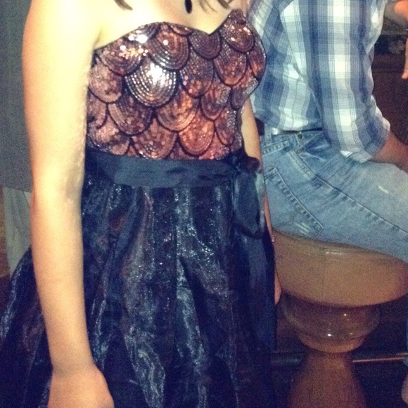 Party dress - Picture 3 of 4