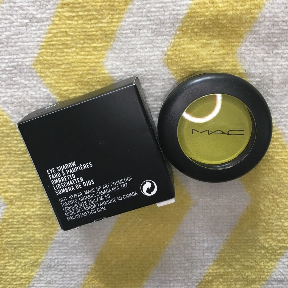 M•A•C Cosmetics Sour Lemon Eyeshadow🎨🍋