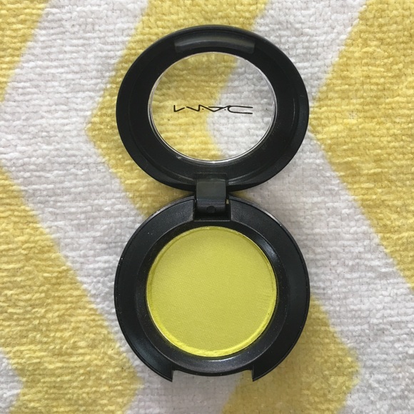 M•A•C Cosmetics Sour Lemon Eyeshadow🎨🍋 - Picture 2 of 3