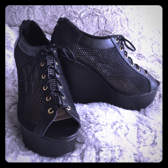 Mesh Front Tie Wedges--  7 -- New! Never Been Worn - Picture 1 of 2
