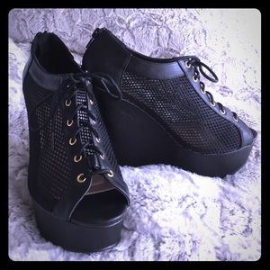 Mesh Front Tie Wedges--  7 -- New! Never Been Worn