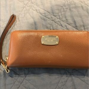 Never used no tags Michael Kors checkbook wallet.