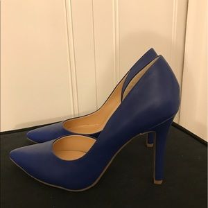 Blue pointy heels