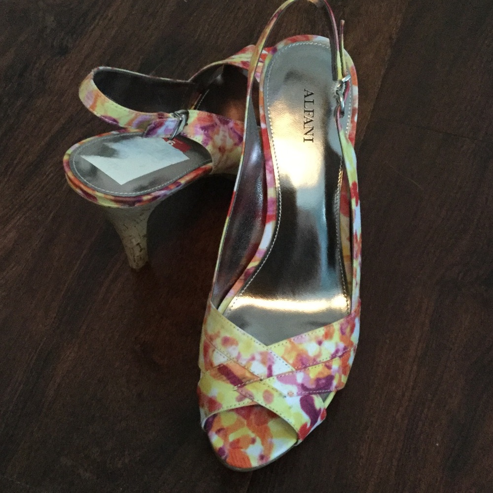 Floral print Alfani heels