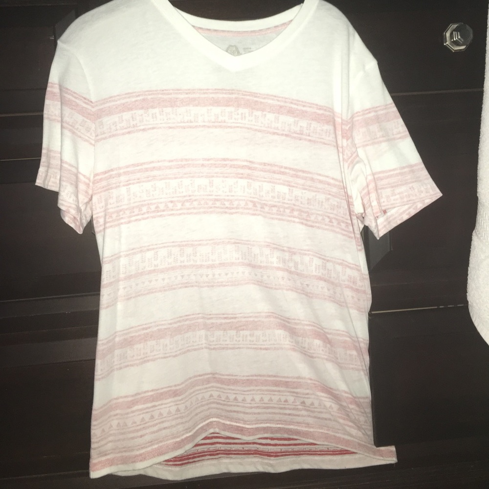 pink and white crew neck t shirt