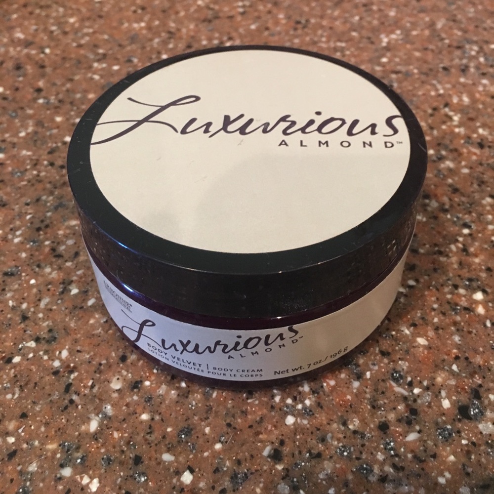 Luxurious Almond body velvet