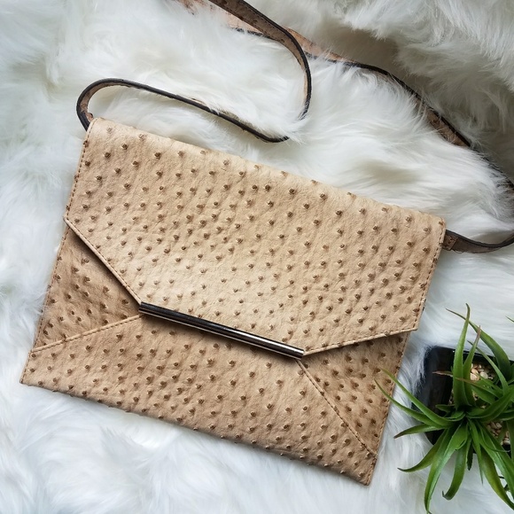 Merona Handbags - PRICE DROP⬇ Merona ostrich print clutch