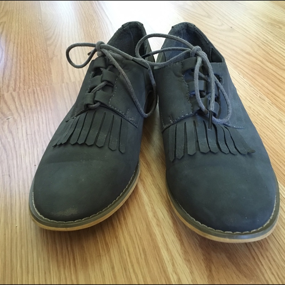 Grey Oxfords With A Fringe