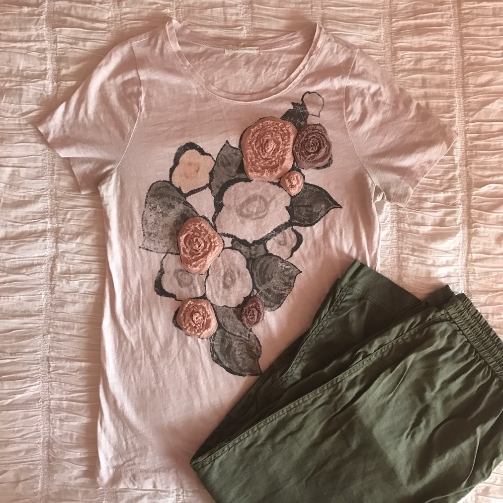 J.Crew tee with flower detail 🌼🌸