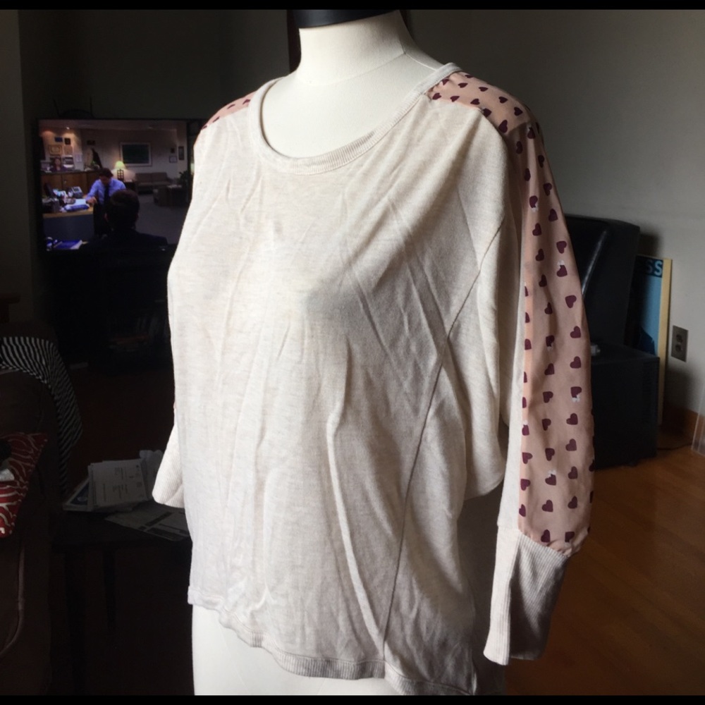 ✨Price Drop✨Cream and heart, high/low T