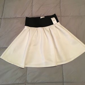 White pleated skater skirt rue 21 NWT