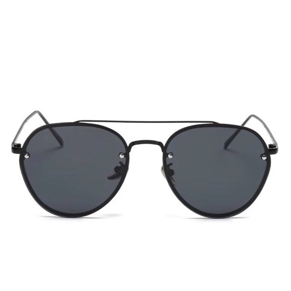 🌒 Vista" Black Frame Sunglasses 🌒 - Picture 4 of 6