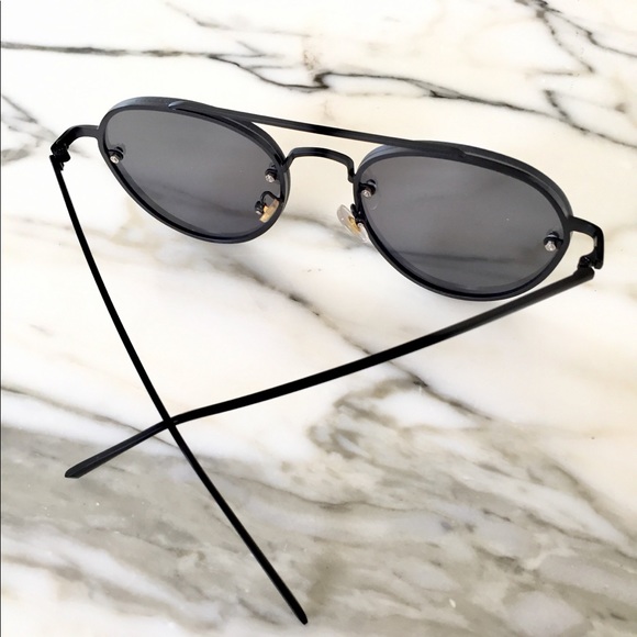 🌒 Vista" Black Frame Sunglasses 🌒 - Picture 3 of 6