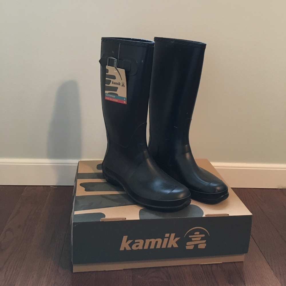 Brand new Kamik rainboots
