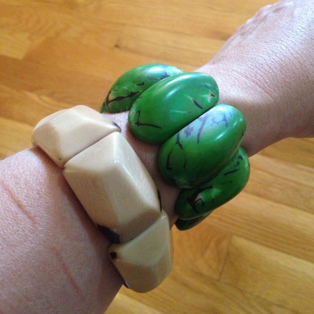 Set of two elastic bangle bracelets.