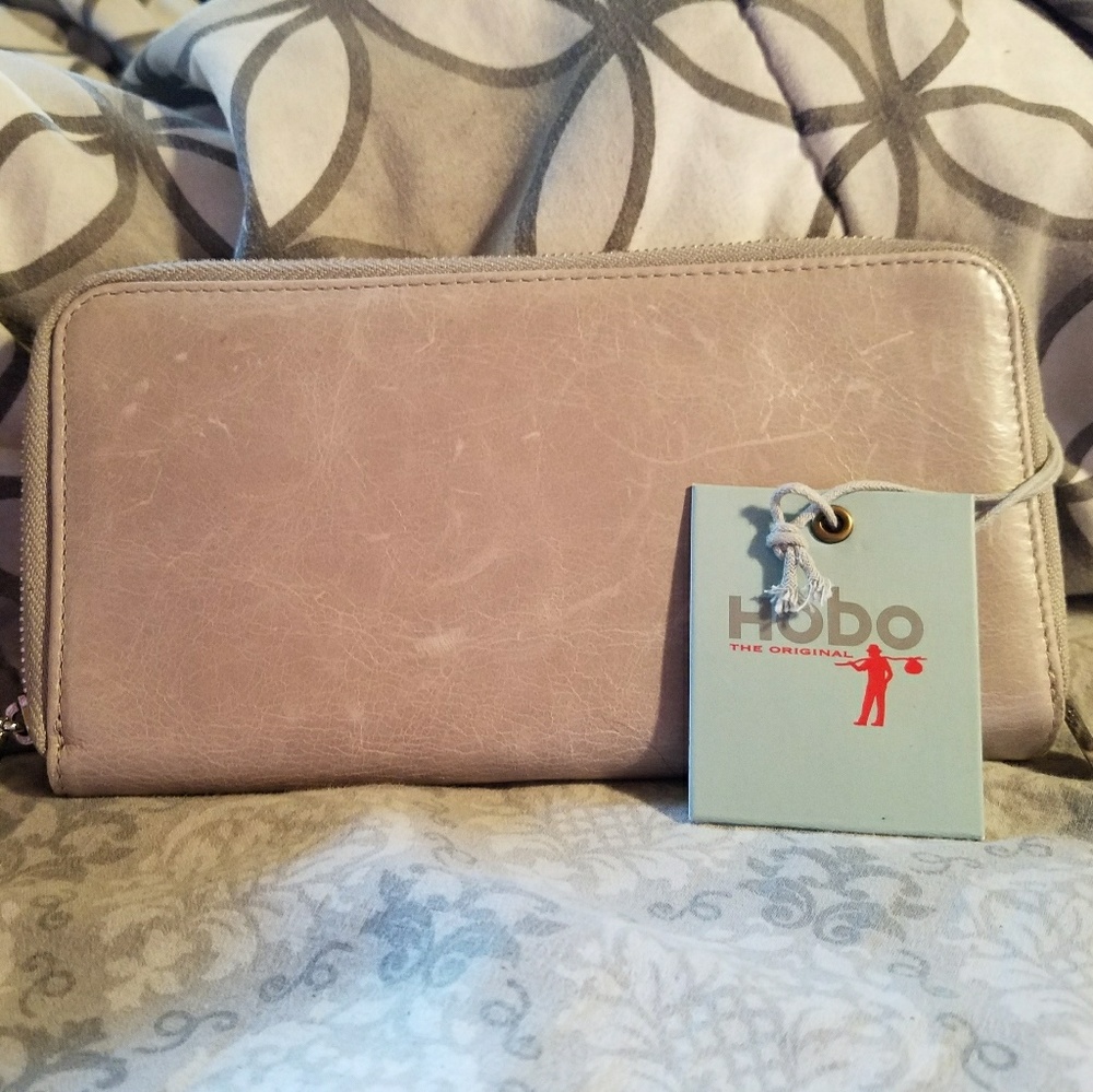 NWT Hobo Internatio Neci zip-up wallet in Florence