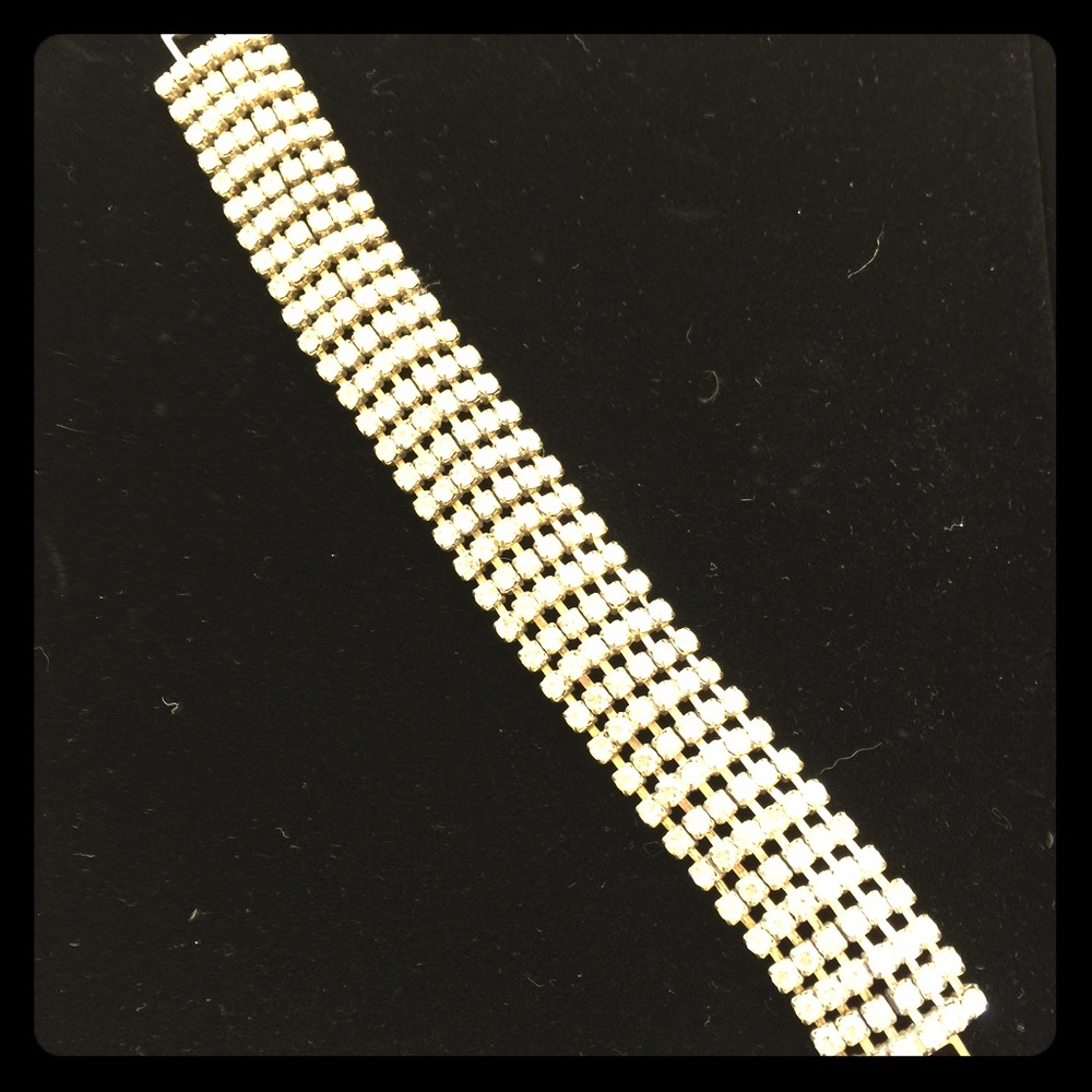 Hollywood glamour to add to a special dress!