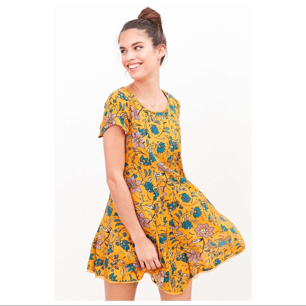 FINAL SALE PRICE Urban Outfitters Floral Dress