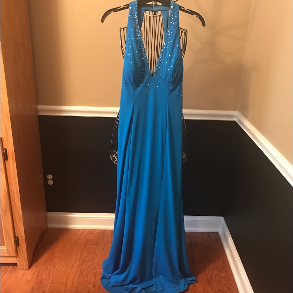 Low-cut Blue Formal Dress