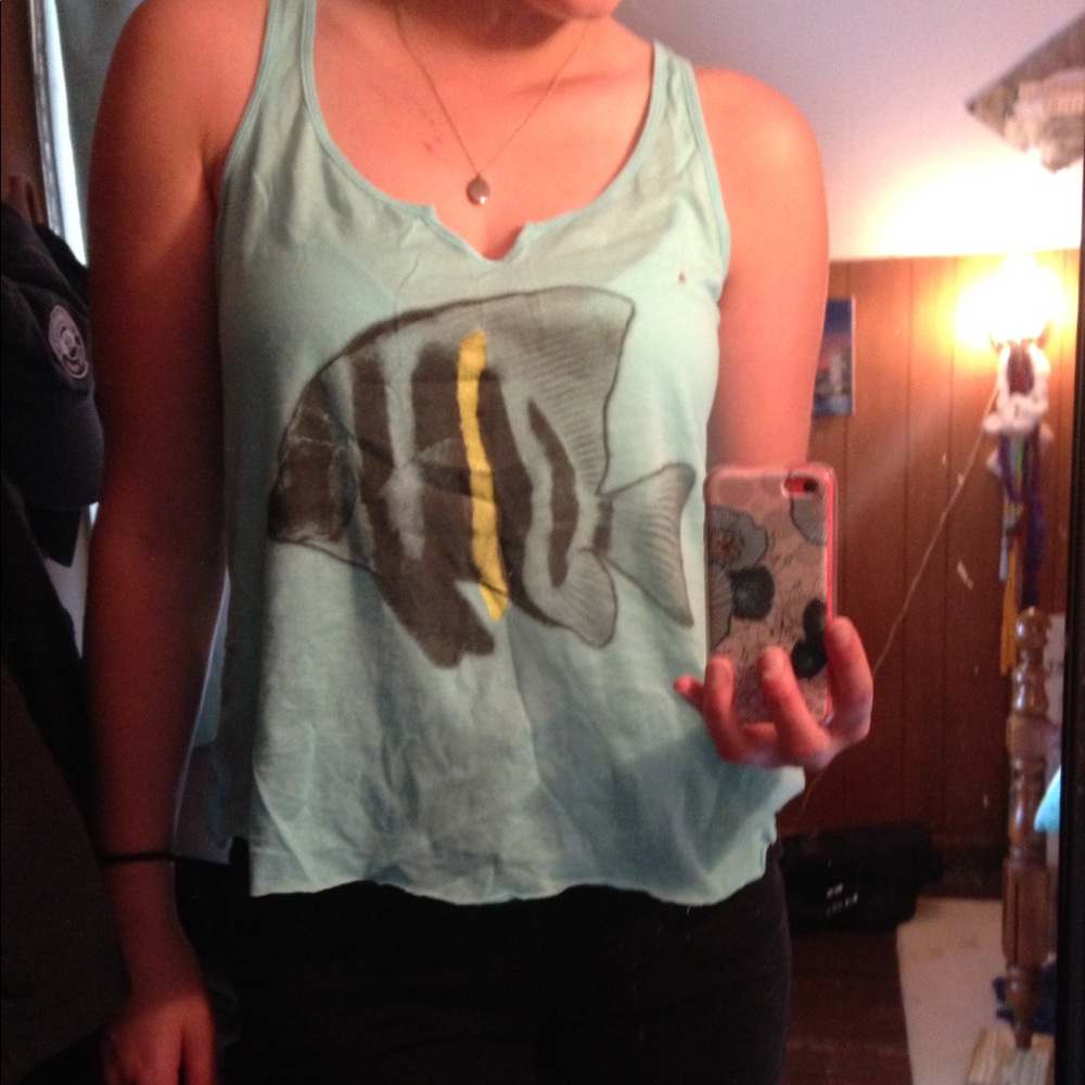 Cute aerie fish tank-top