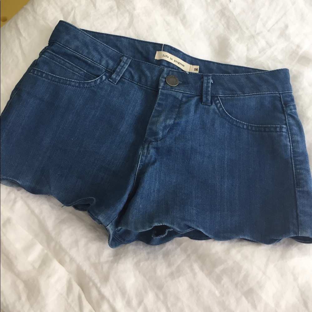 Forever 21 scalloped Jean shorts size 26!