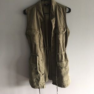 Army green drawstring vest size m