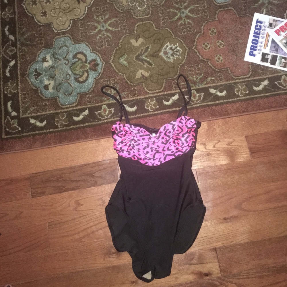 Women's size 14 black and pink very comfortable