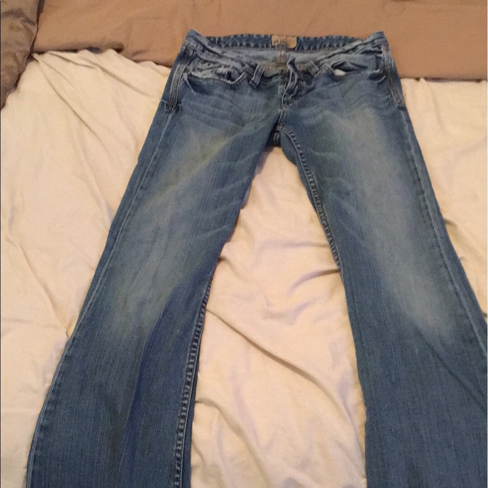 Buckle Brand Jean