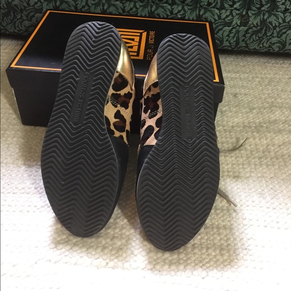 Pour La Victoria Alice Animal Print Sneaker - Picture 5 of 7
