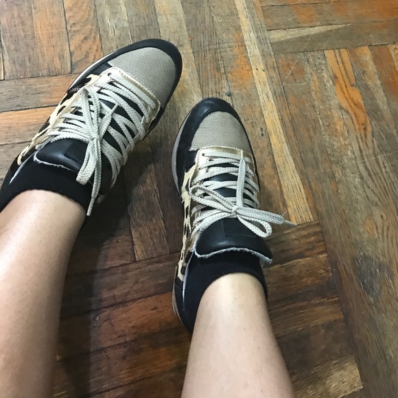 Pour La Victoria Alice Animal Print Sneaker - Picture 7 of 7