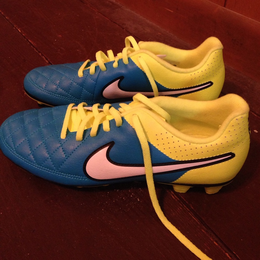 Nike TIEMPO soccer cleats NEVER WORN