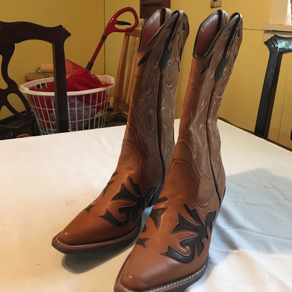 Women's cowboy boots