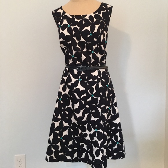 LOFT Dresses & Skirts - Beautiful LOFT Fit-and-Flare 💙