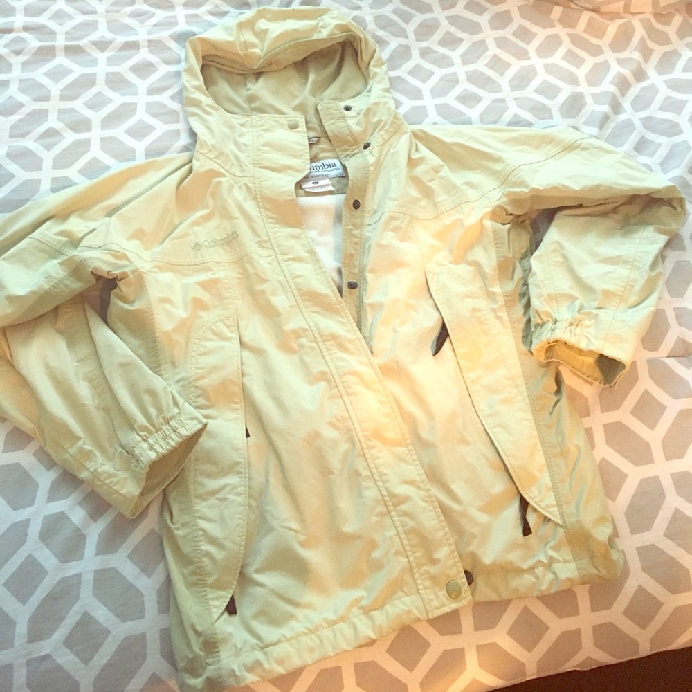Women's Columbia waterproof jacket. Breathable.