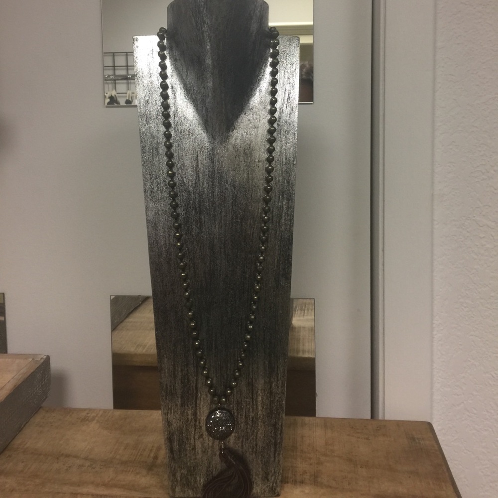 Pocahontas Dark Grey Necklace