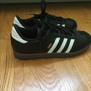 Adidas sombas shoes