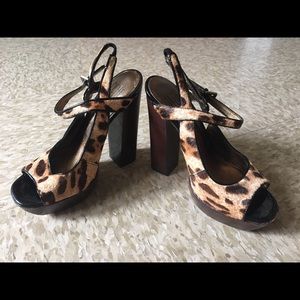 Pelle Pumps