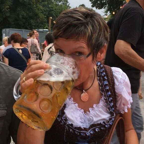 Meet your Posher, Sabine - Picture 1 of 1