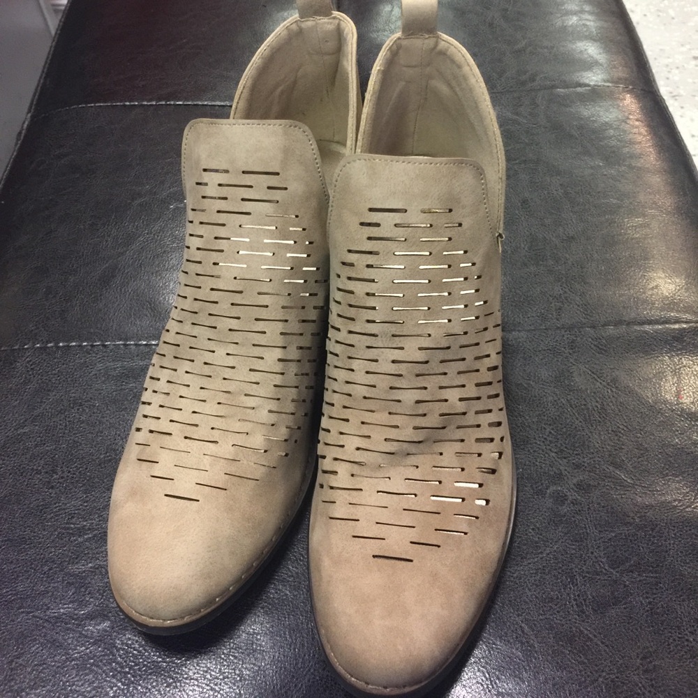 New ankle boots - Picture 1 of 3