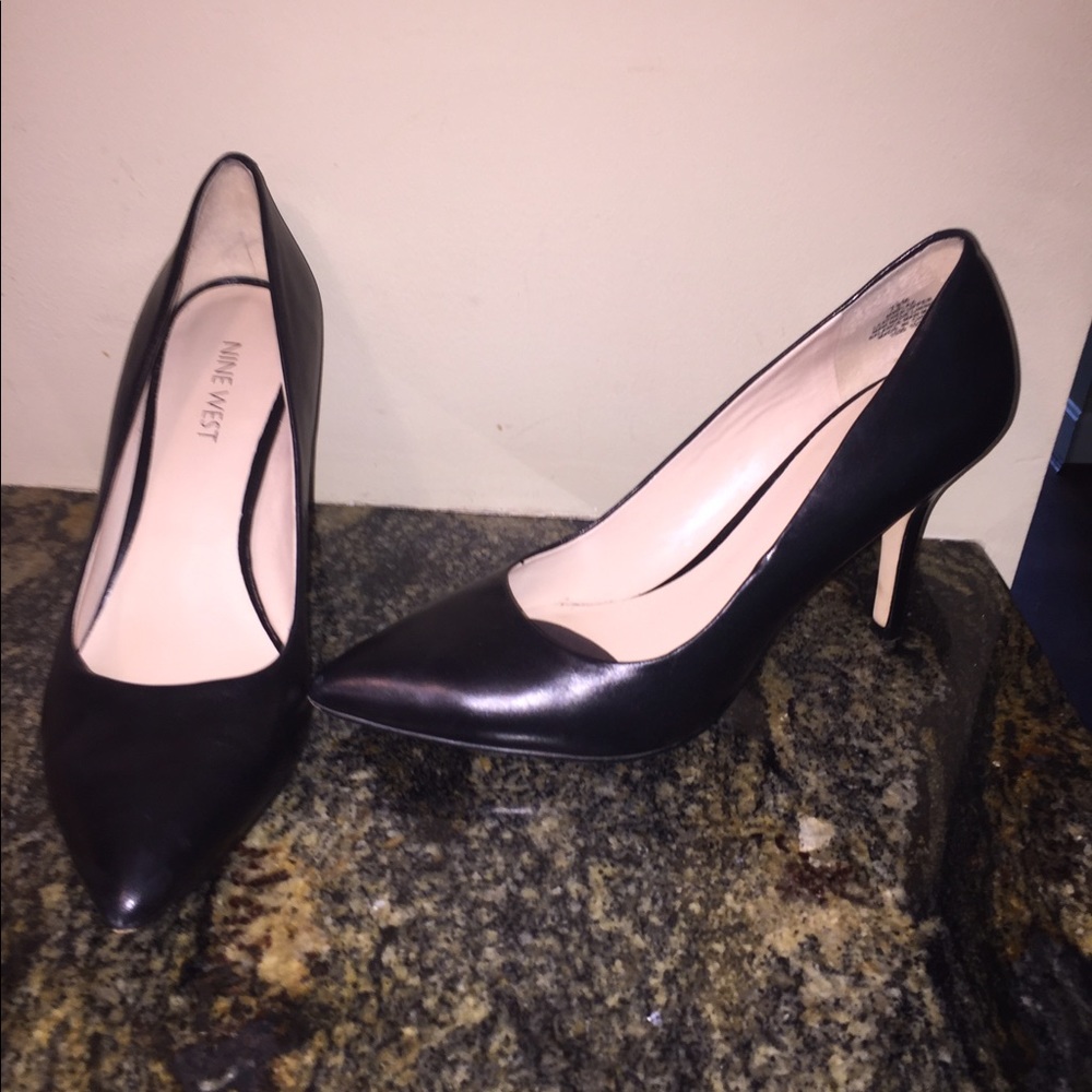 Nine West 7.5 Jackpot pointy toe pumps