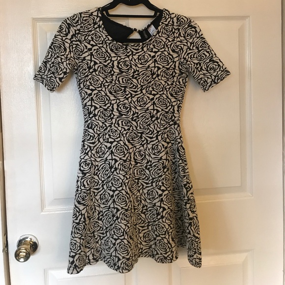 H & M Dresses & Skirts - H&M Floral Dress